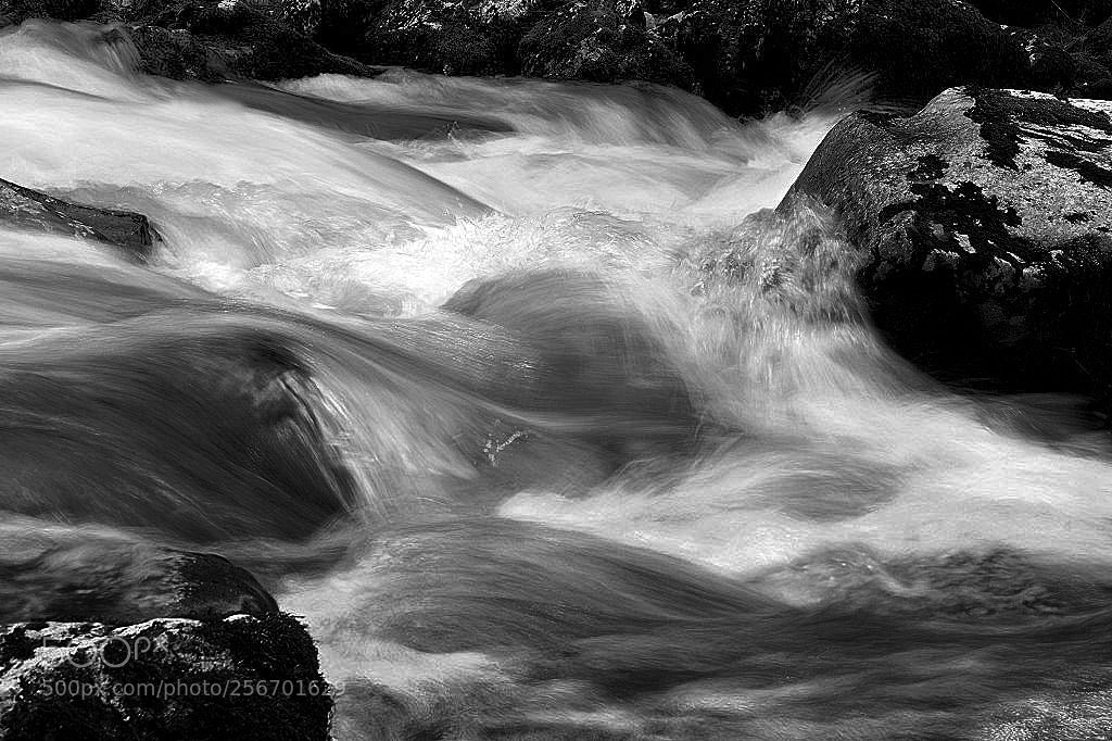 Sony ILCA-77M2 sample photo. Water collision on the photography