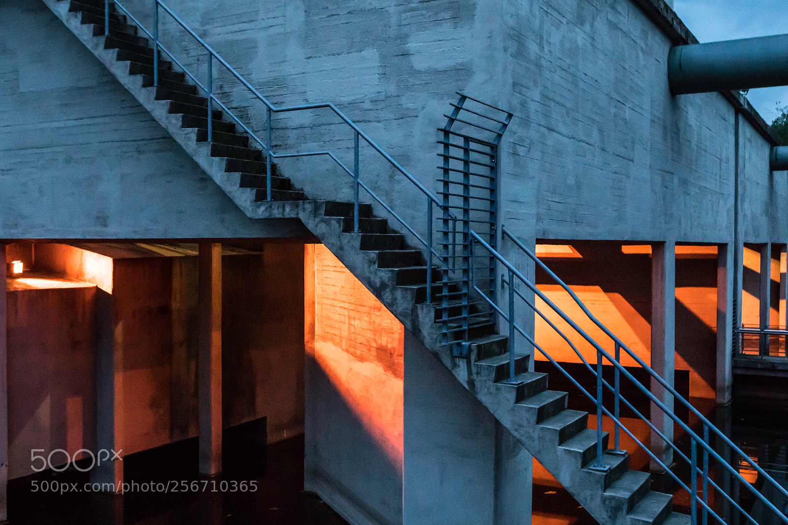 Canon EOS 5D Mark IV sample photo. Steile treppe photography