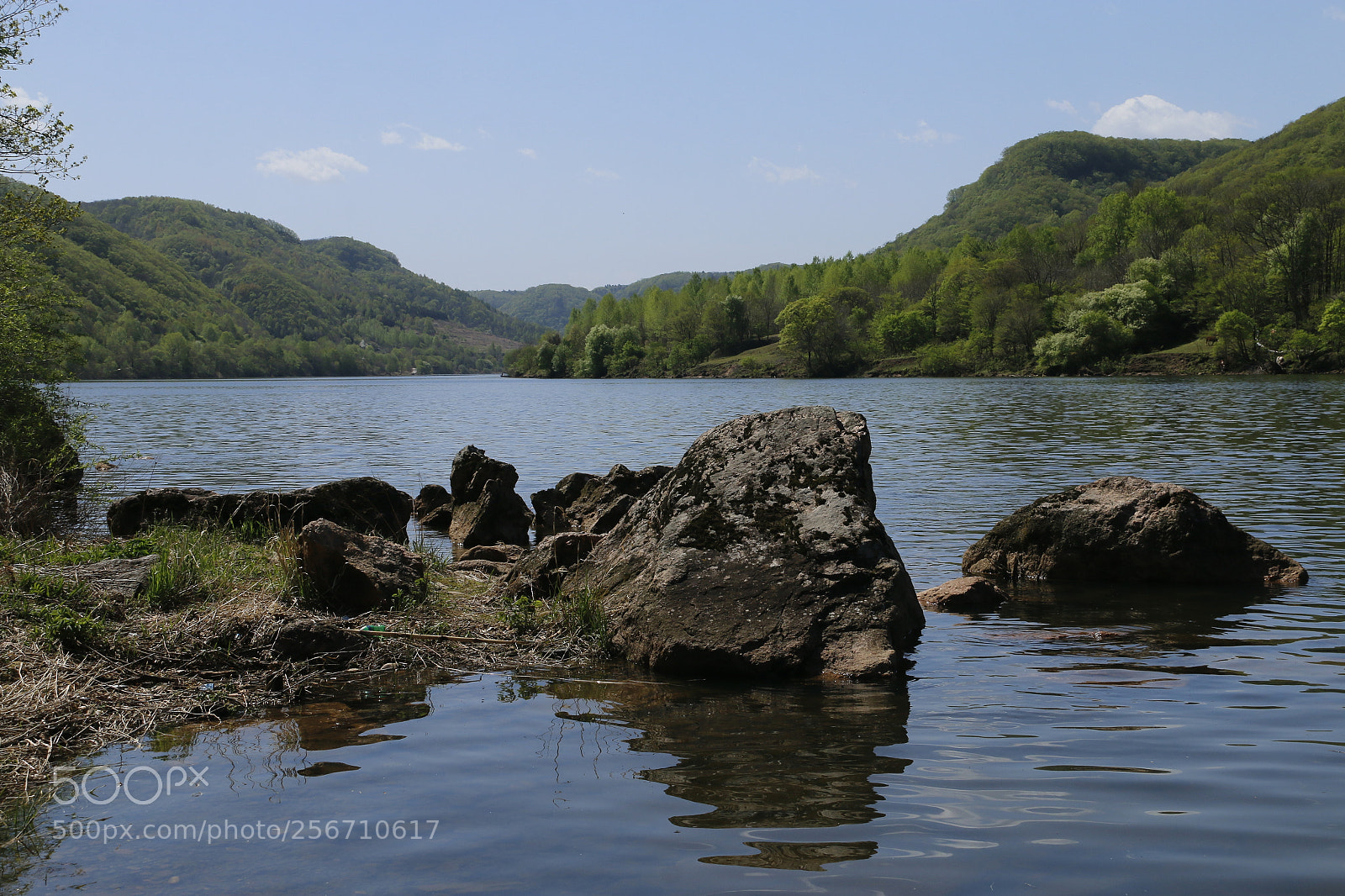 Canon EF-S 18-200mm F3.5-5.6 IS sample photo. A stone by the photography