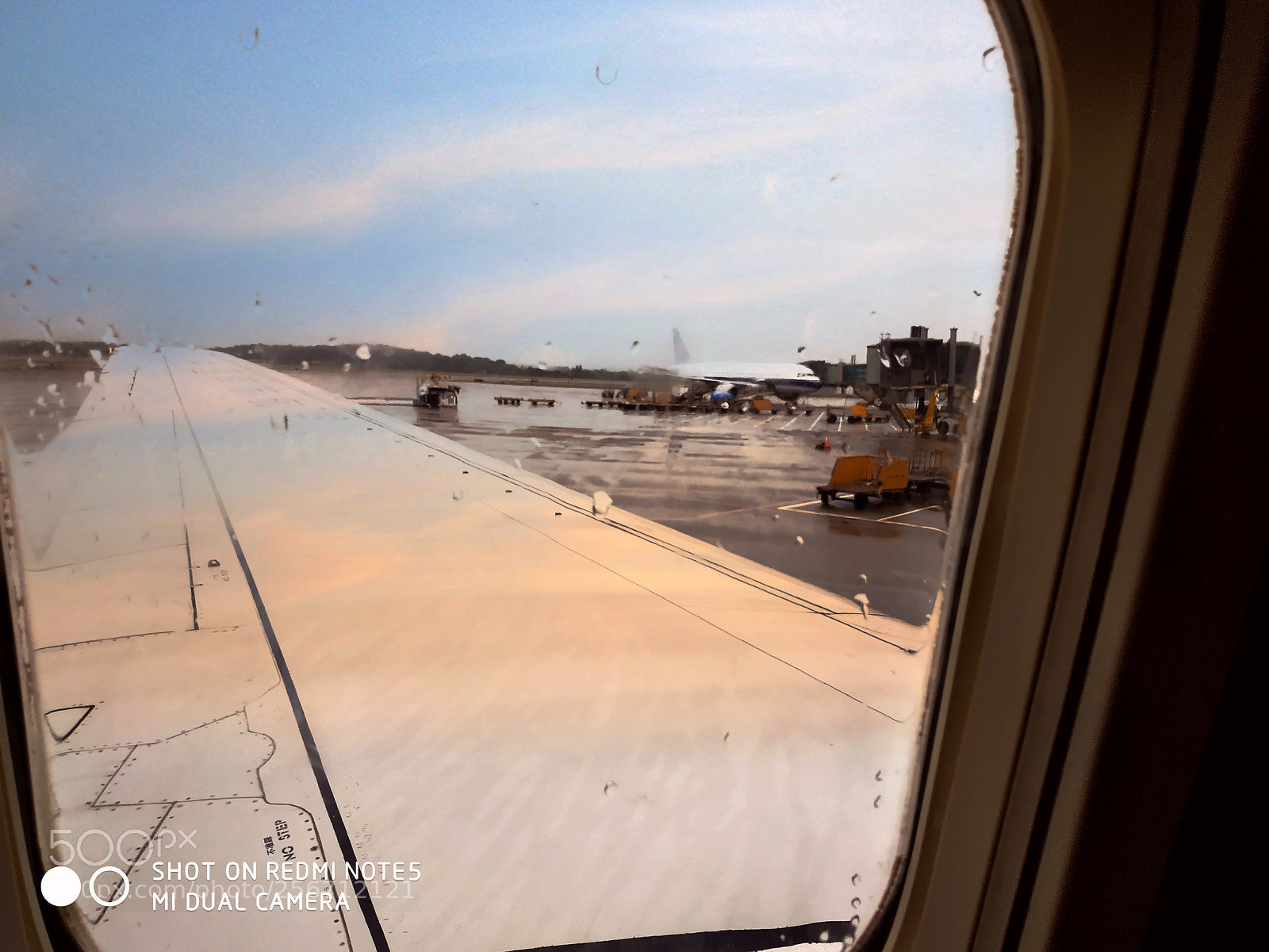 Xiaomi Redmi Note 5 sample photo. Airport photography