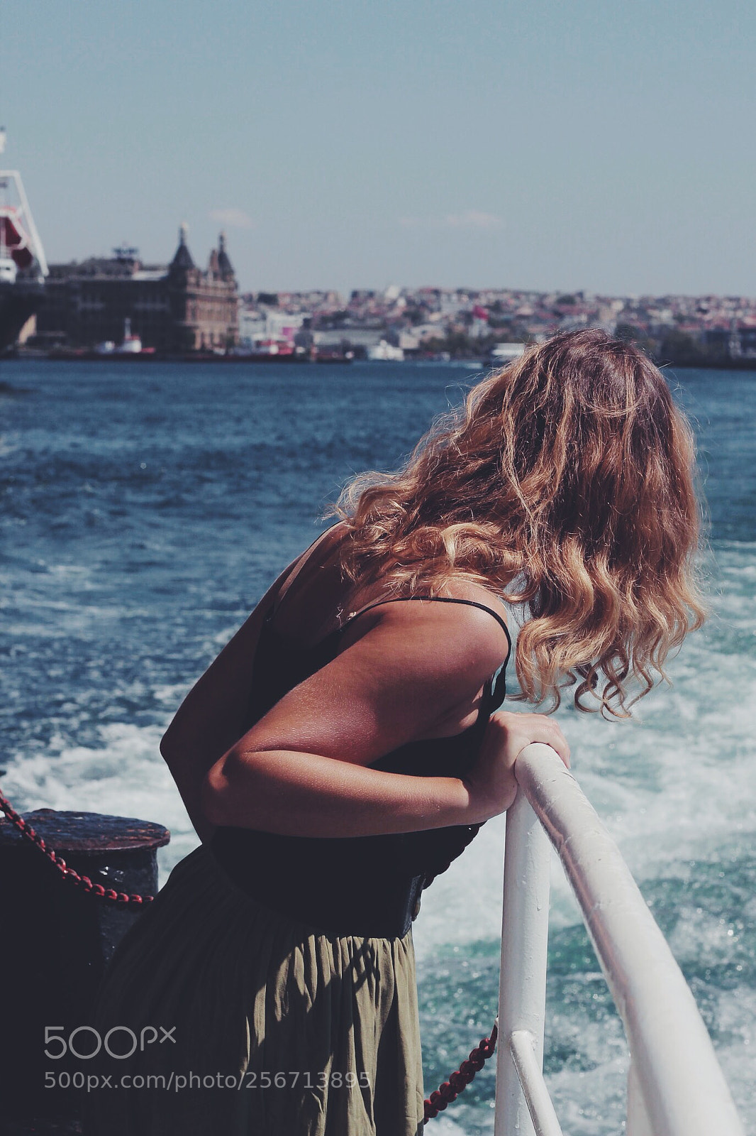 Canon EOS 600D (Rebel EOS T3i / EOS Kiss X5) sample photo. Russian girl in istanbul photography