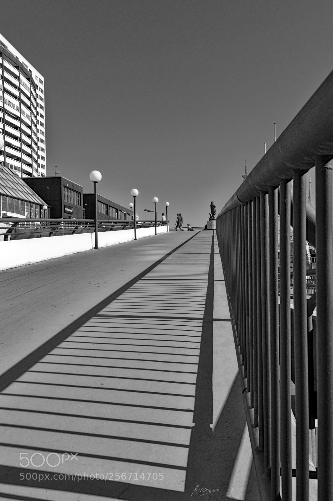 Nikon D90 sample photo. Shadows, lamps & people photography