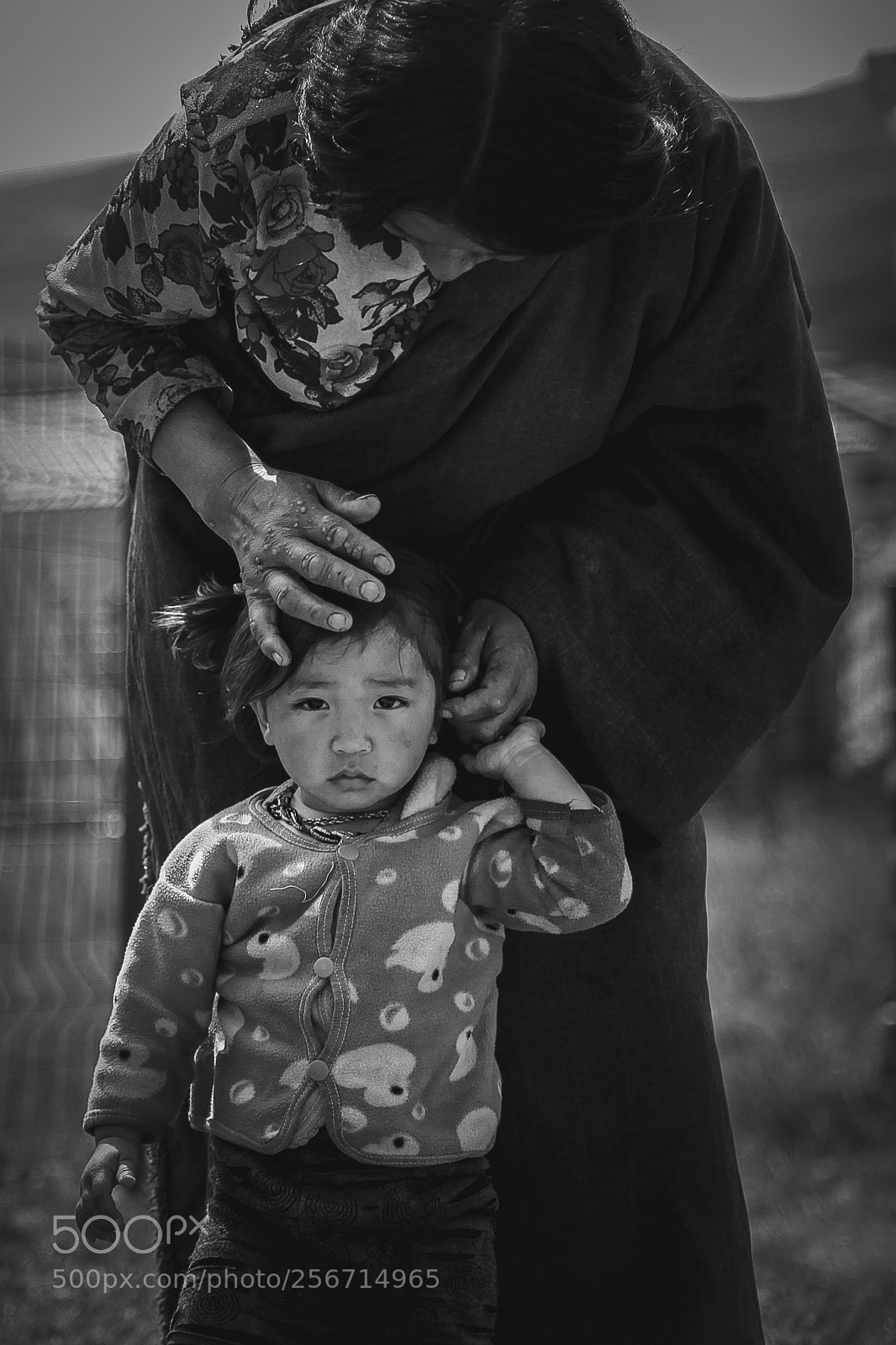 Canon EOS 5D Mark II sample photo. 牧民和她的孩子 photography