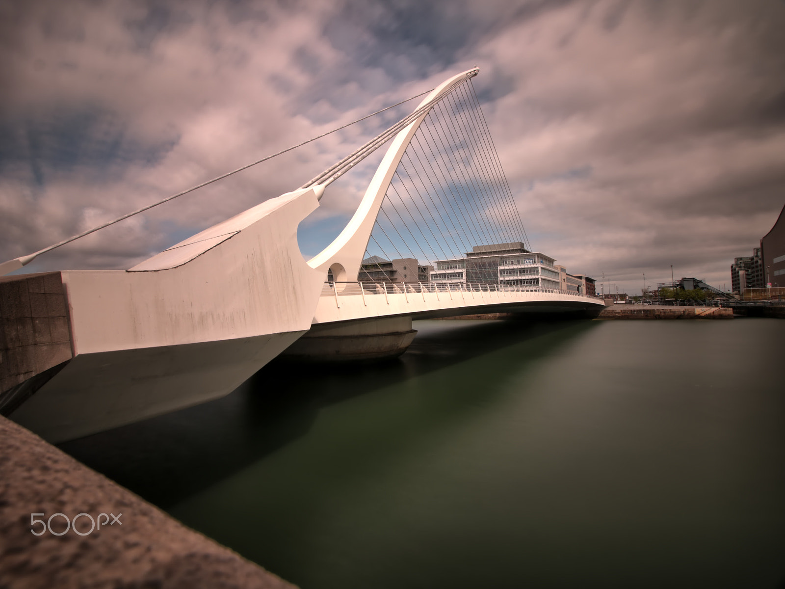 Canon EOS 70D sample photo. The milleniumbridge on the liffey. photography