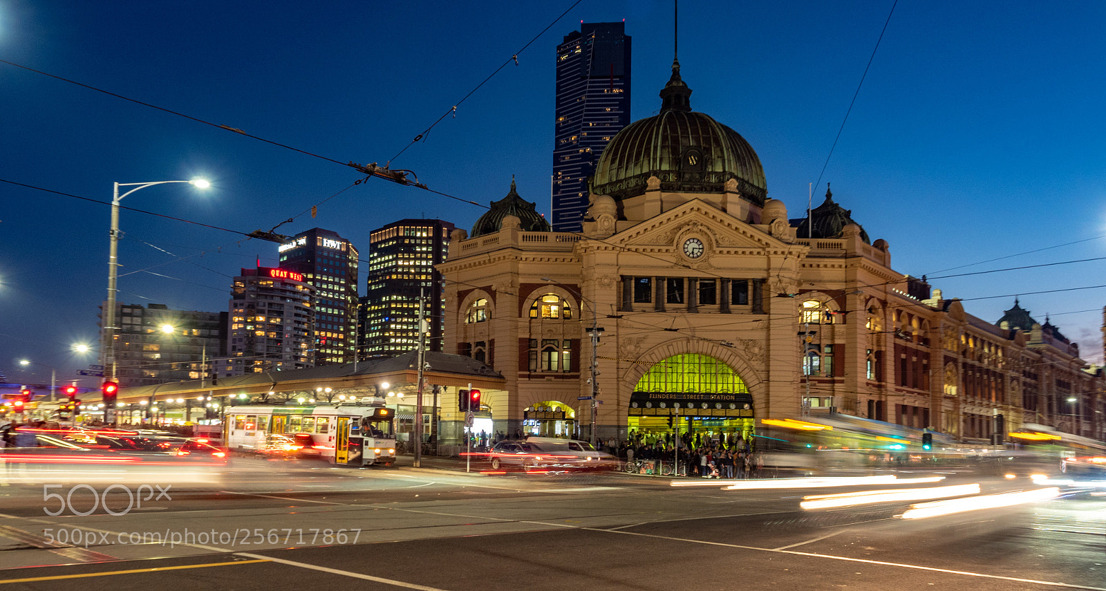 Olympus OM-D E-M5 II sample photo. Flinders street station photography