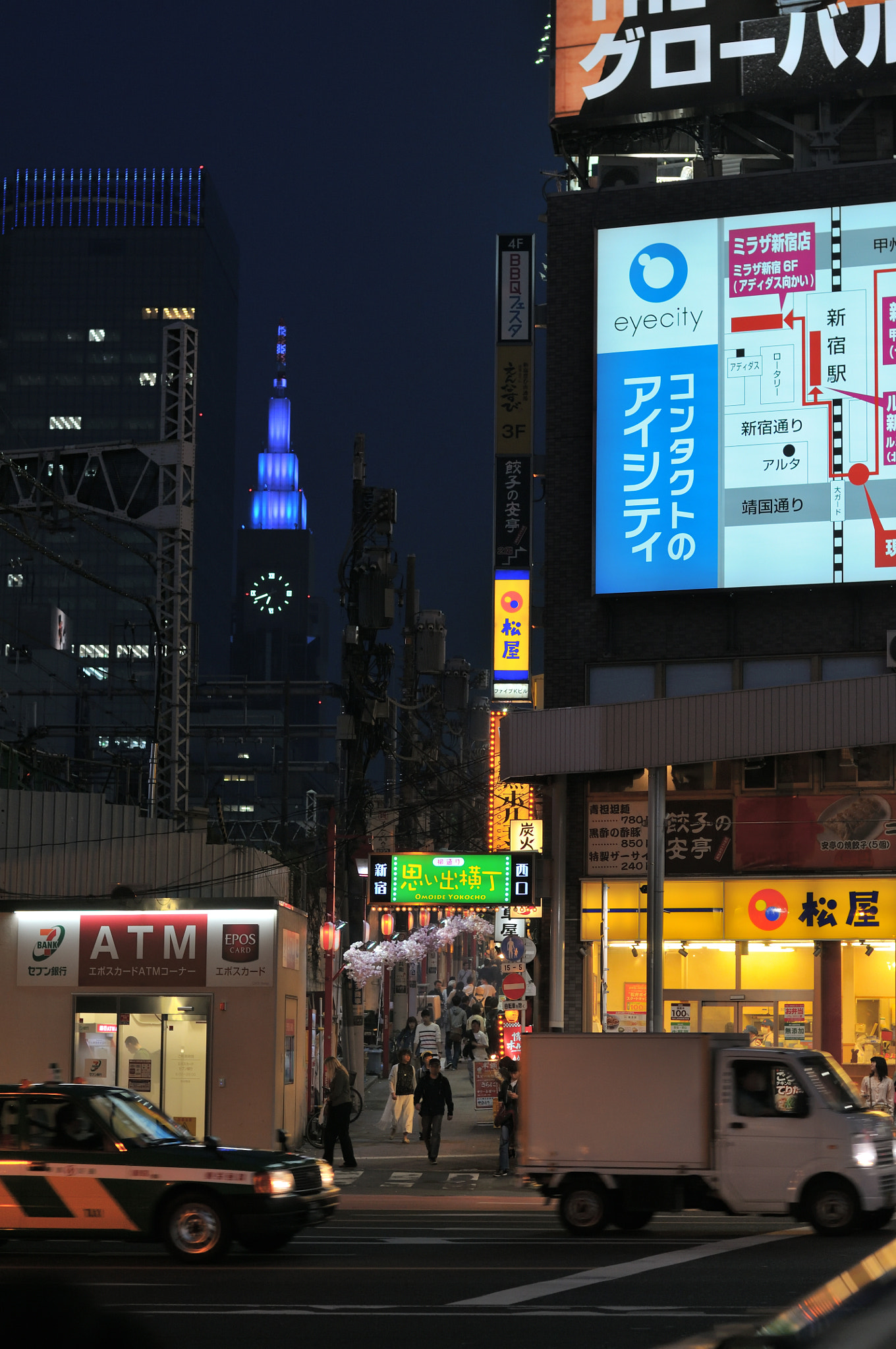 Nikon AF Nikkor 50mm F1.4D sample photo. Shinjuku, tokyo photography