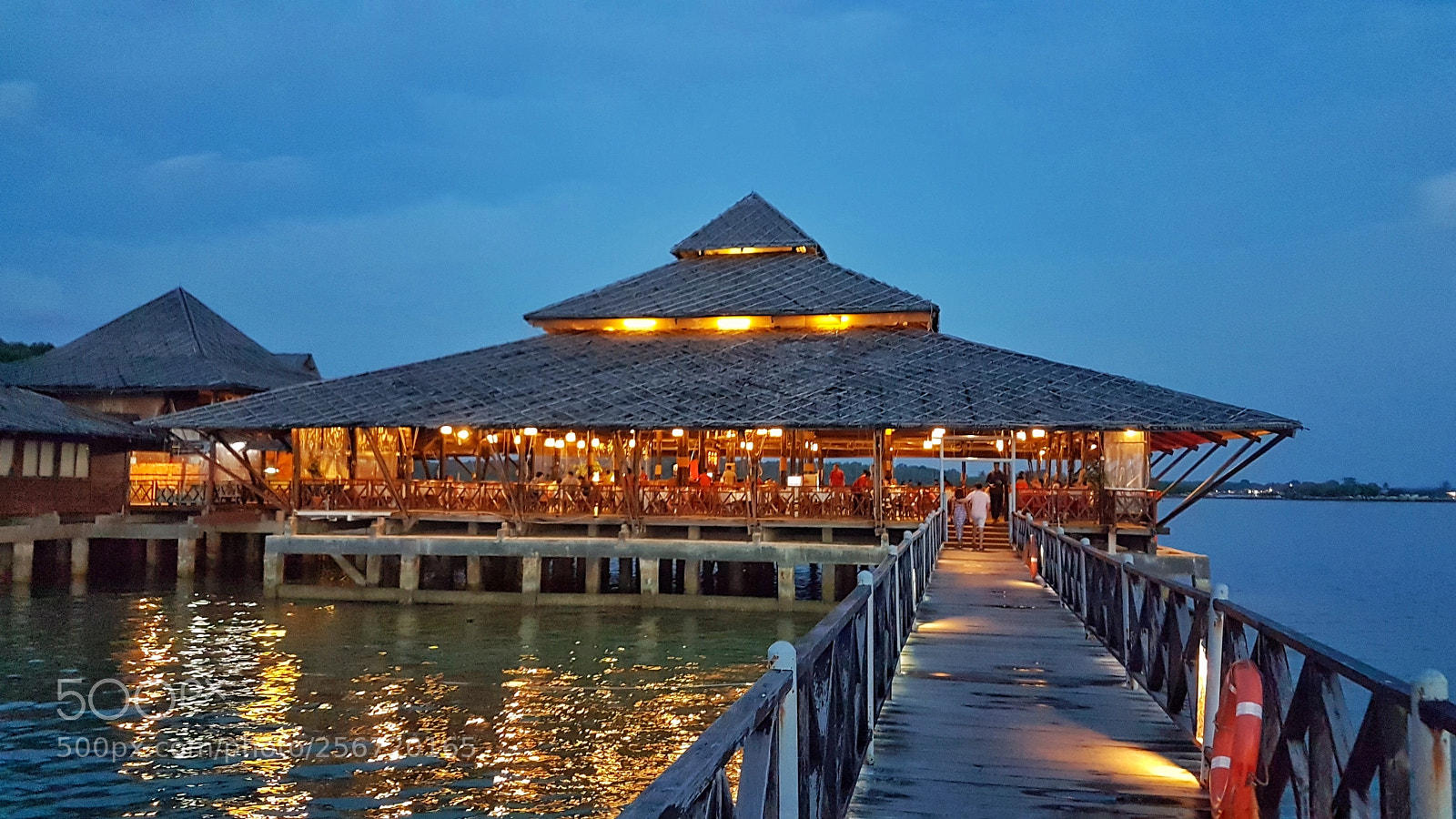 Samsung Galaxy S7 Edge sample photo. Floating restaurant photography