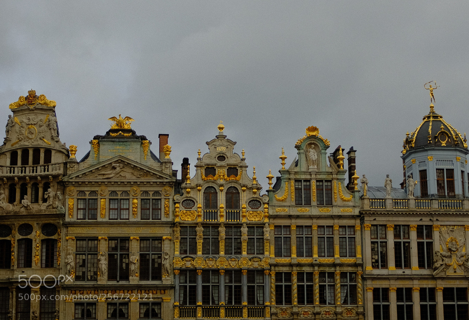Fujifilm X100F sample photo. Guildhouses brussels photography
