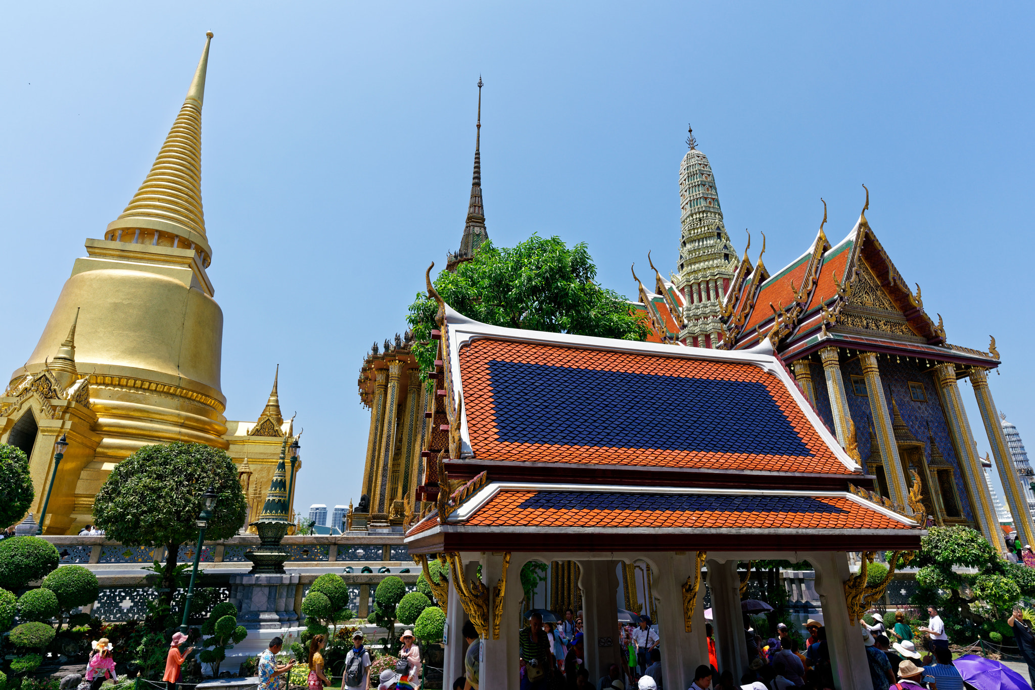 Sony a7R II + Sony E 20mm F2.8 sample photo. Prasat phra thep bidon photography