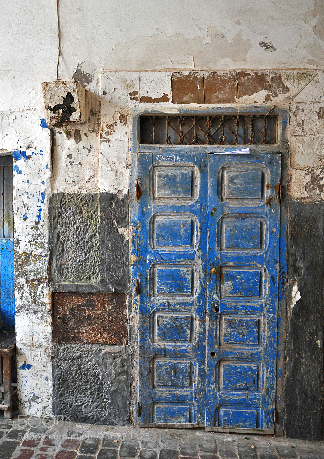 Nikon D5000 sample photo. Old blue door photography