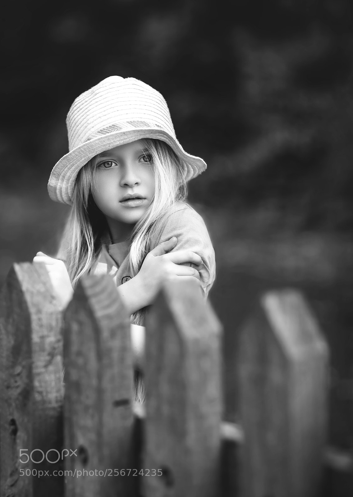 Canon EOS 5D Mark IV sample photo. Girl with a hat photography