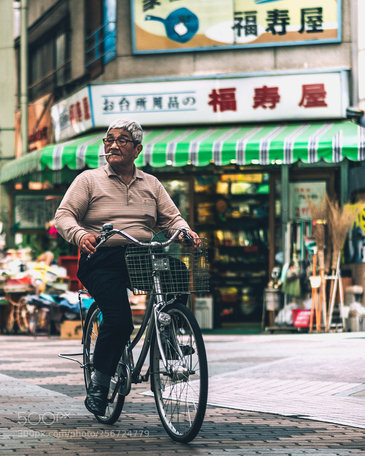 Sony a7R III sample photo. Smoking old man photography