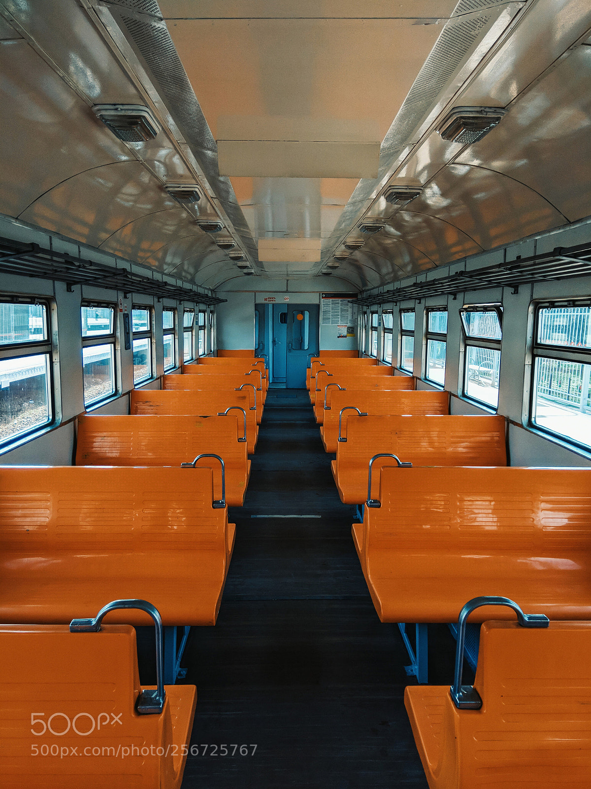 Xiaomi Redmi Note 4 sample photo. Empty train photography