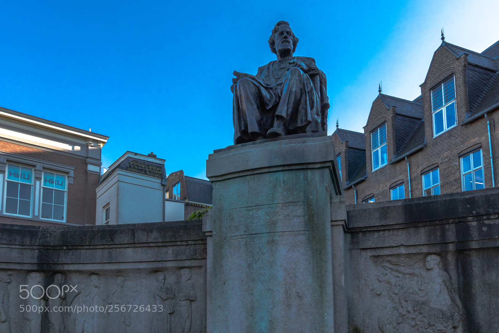 Canon EOS 80D sample photo. Francis cornelis donders statue photography