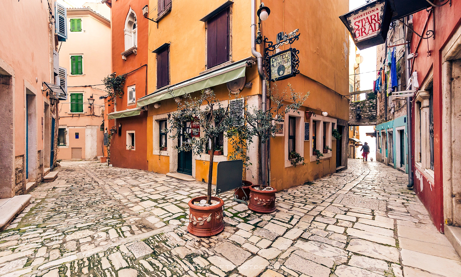 Canon EOS 6D sample photo. The narrow streets of photography