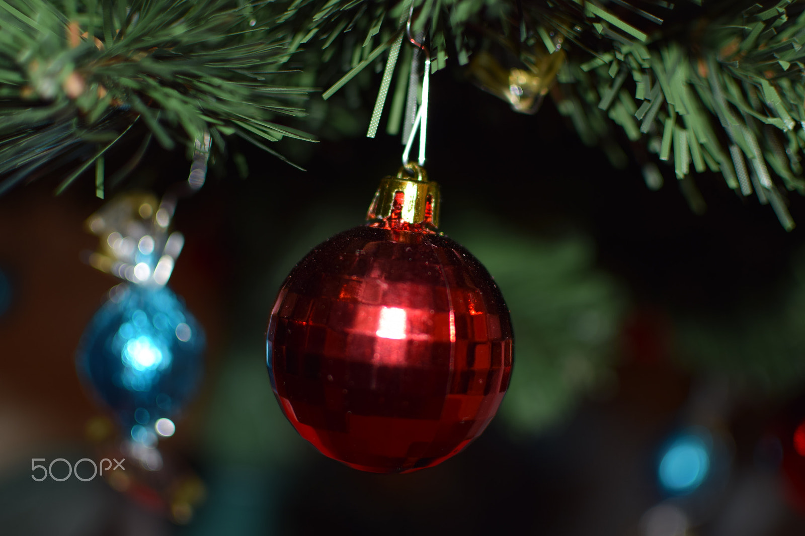 Nikon D5300 + Nikon AF-S DX Nikkor 35mm F1.8G sample photo. Christmas tree candy photography