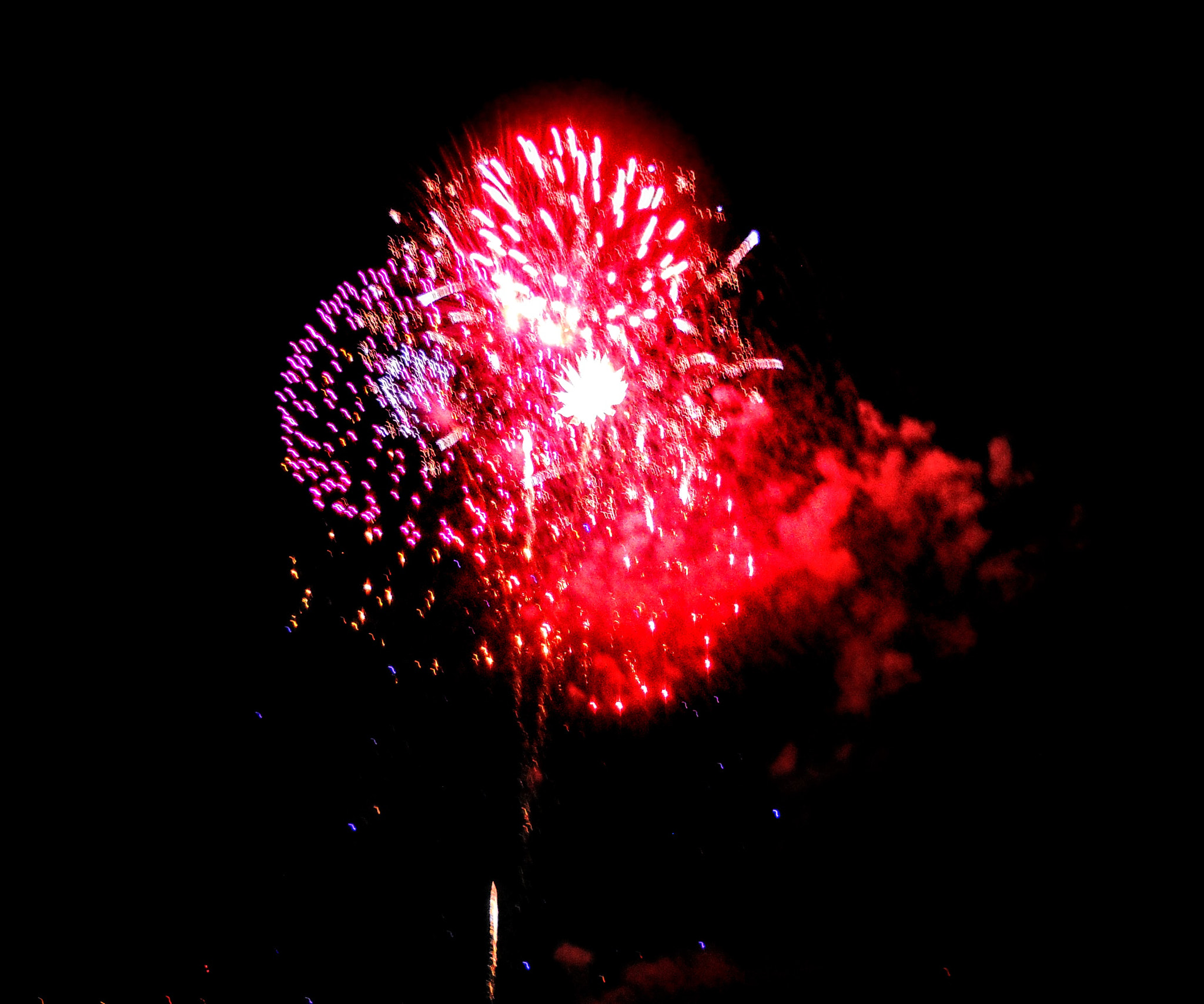 Nikon Coolpix L20 sample photo. ..rockets red glare.. photography