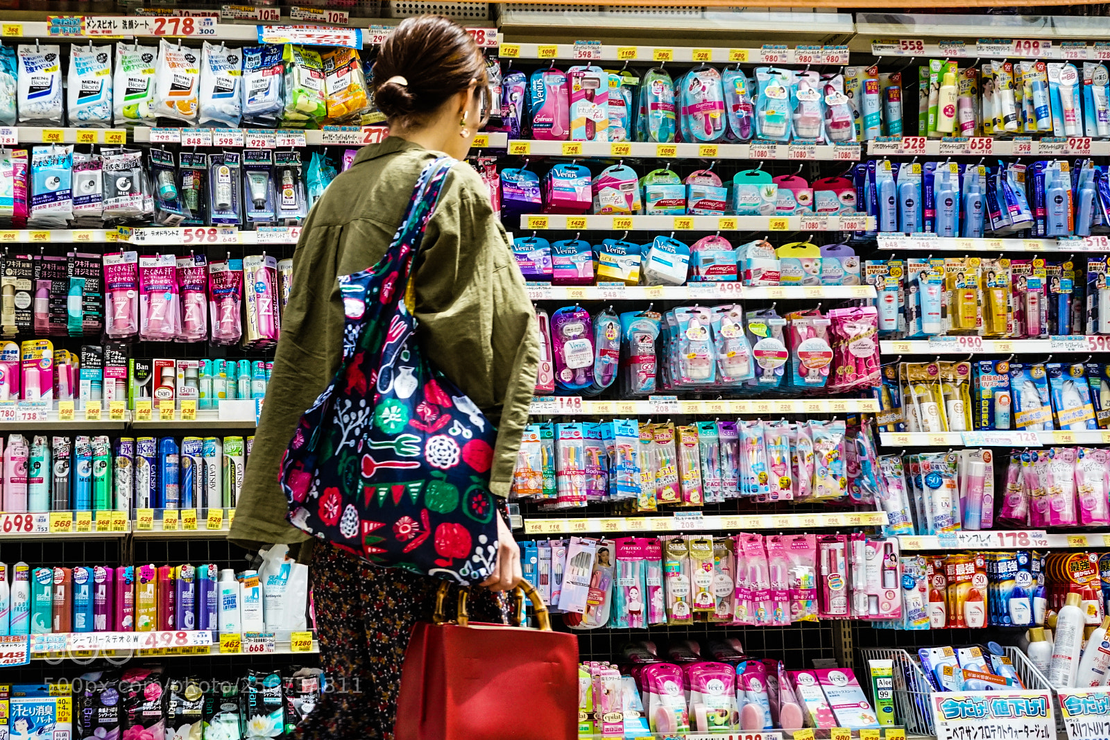Sony a7 II sample photo. Shop - ドラッグストア photography