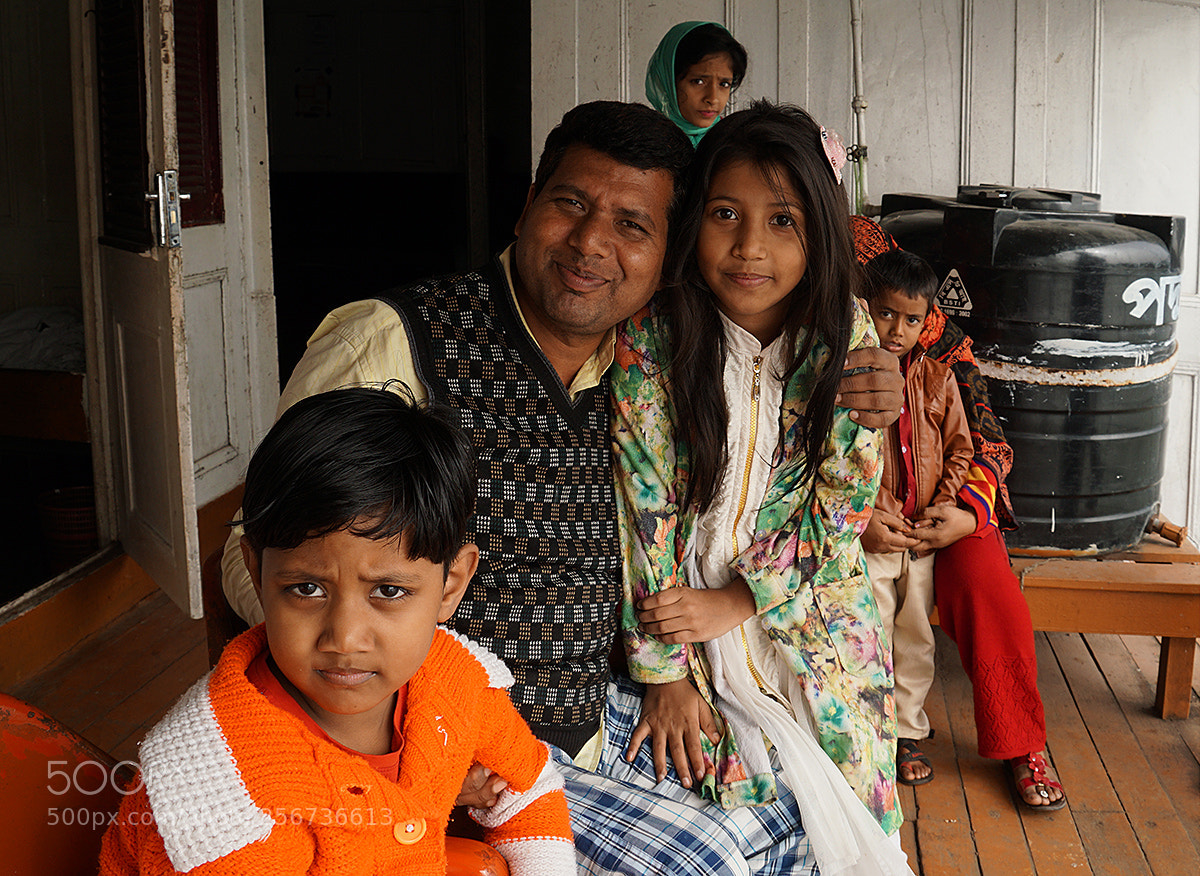 Sony a6000 sample photo. Happy family on the photography