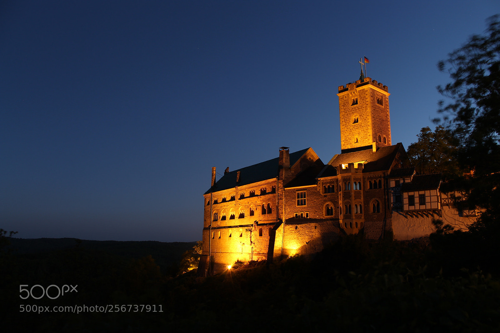 Canon EOS 1300D (EOS Rebel T6 / EOS Kiss X80) sample photo. Wartburg w hrend der photography