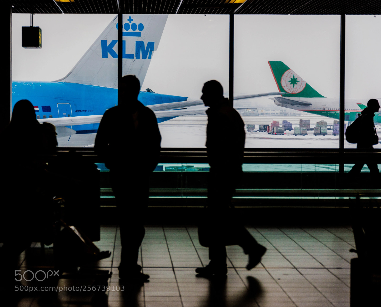 Nikon D90 sample photo. At the airport photography