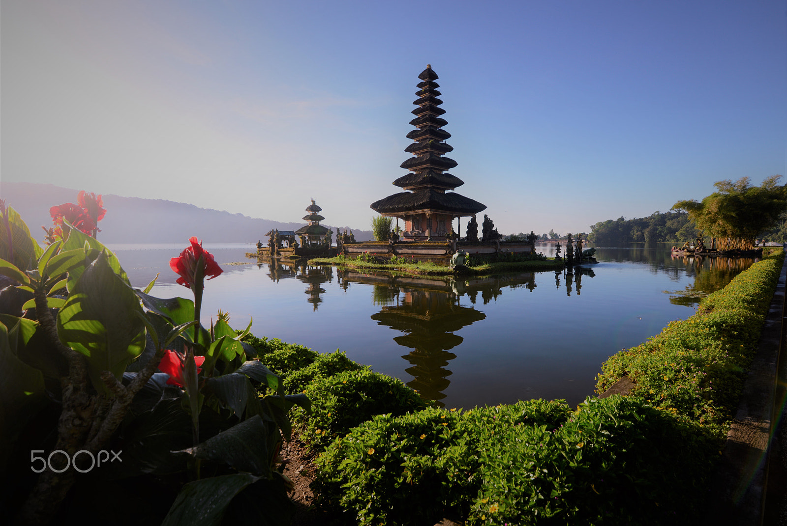 Nikon AF-S Nikkor 16-35mm F4G ED VR sample photo. Temple on the lake photography