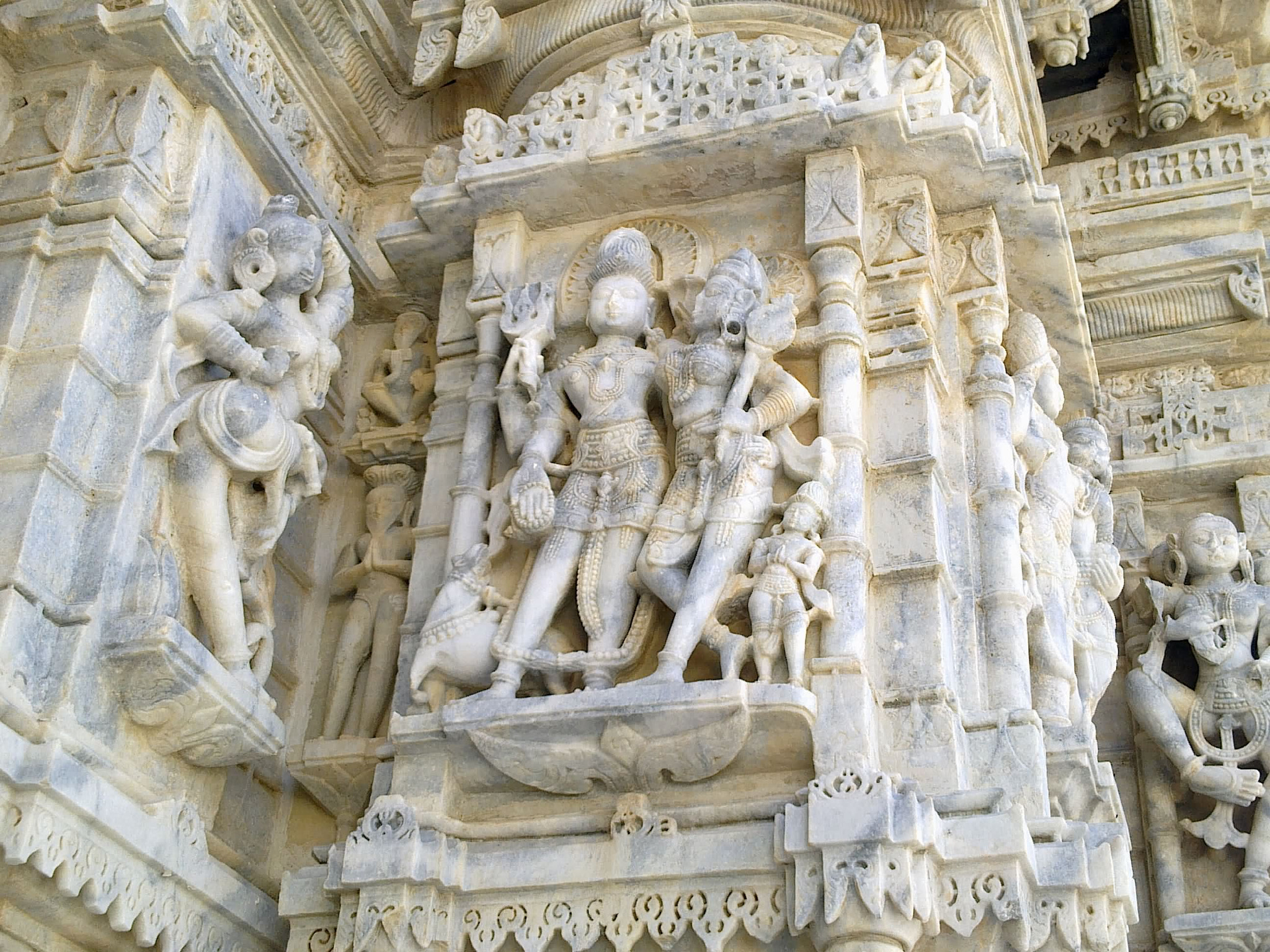 Nokia E72-1 sample photo. Statue of lord shankar on the walls of mirpur jain temple photography