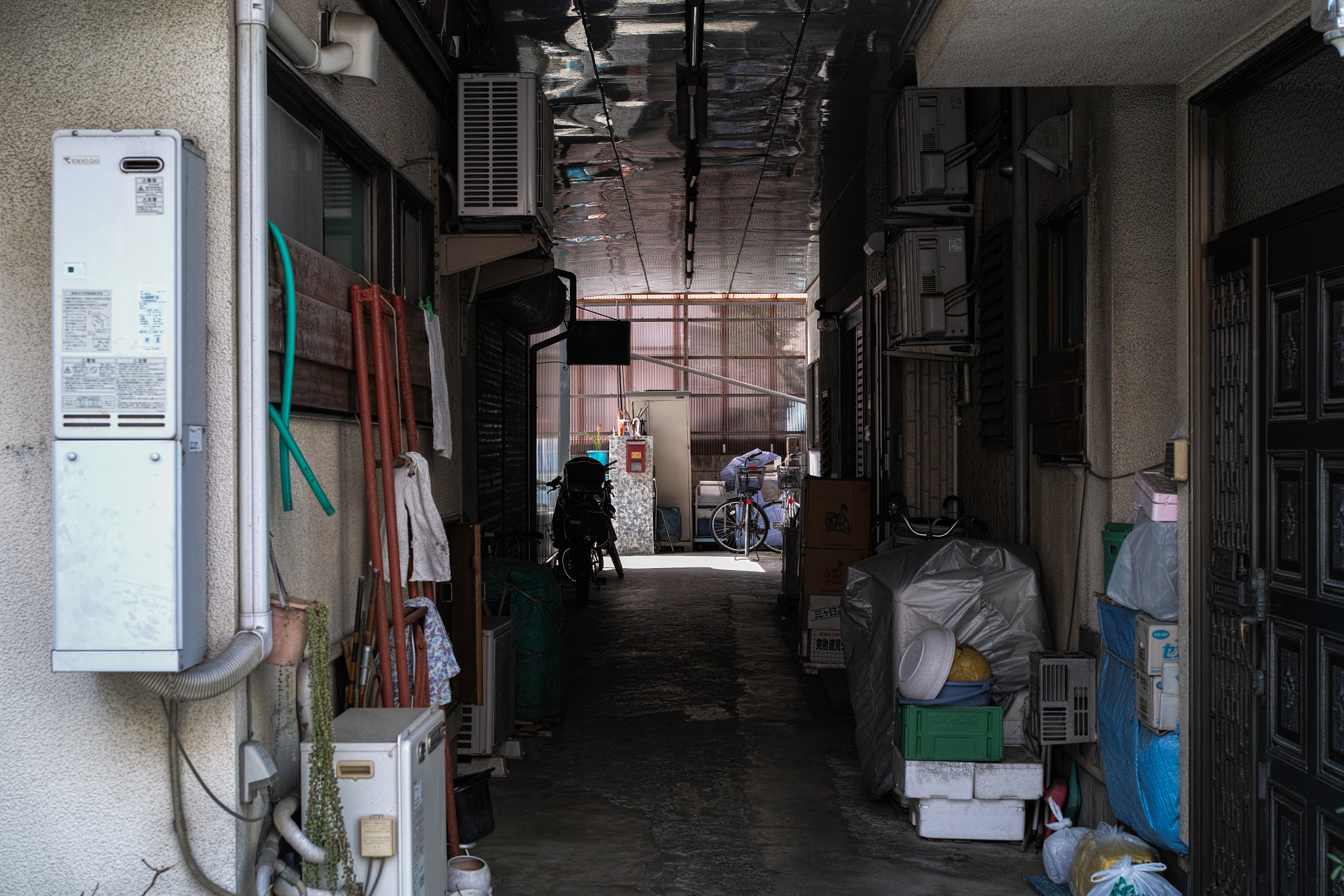 Sigma DP2 Merrill sample photo. Alley photography