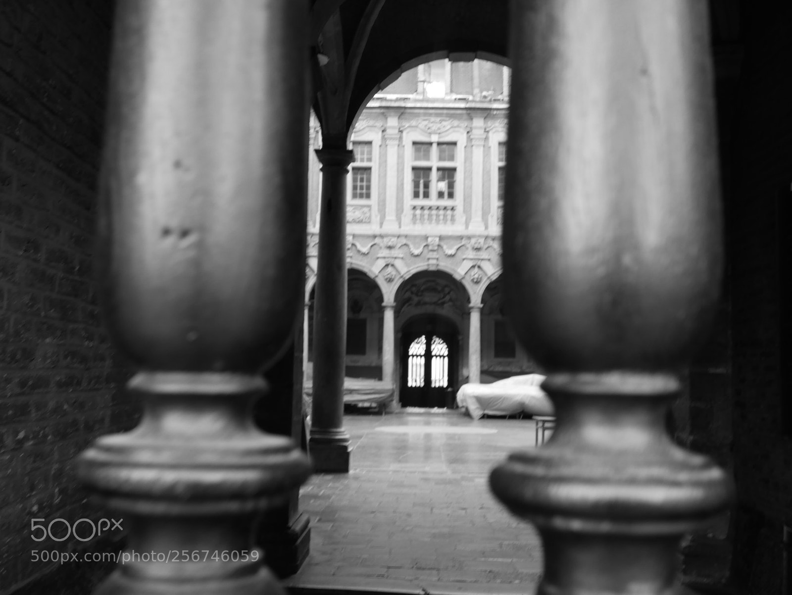 Panasonic Lumix DMC-GX85 (Lumix DMC-GX80 / Lumix DMC-GX7 Mark II) sample photo. La vieille bourse photography