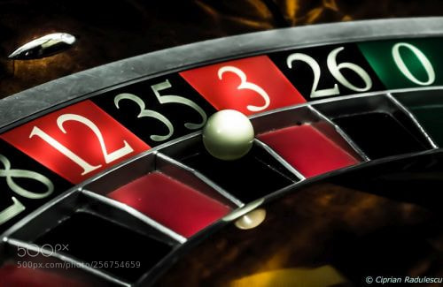Canon EOS 1200D (EOS Rebel T5 / EOS Kiss X70 / EOS Hi) sample photo. Roulette wheel photography