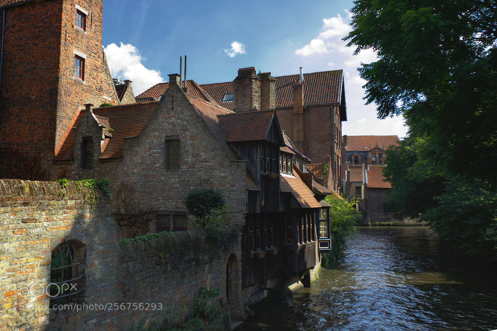 Canon EOS 550D (EOS Rebel T2i / EOS Kiss X4) sample photo. A canal of bruges photography