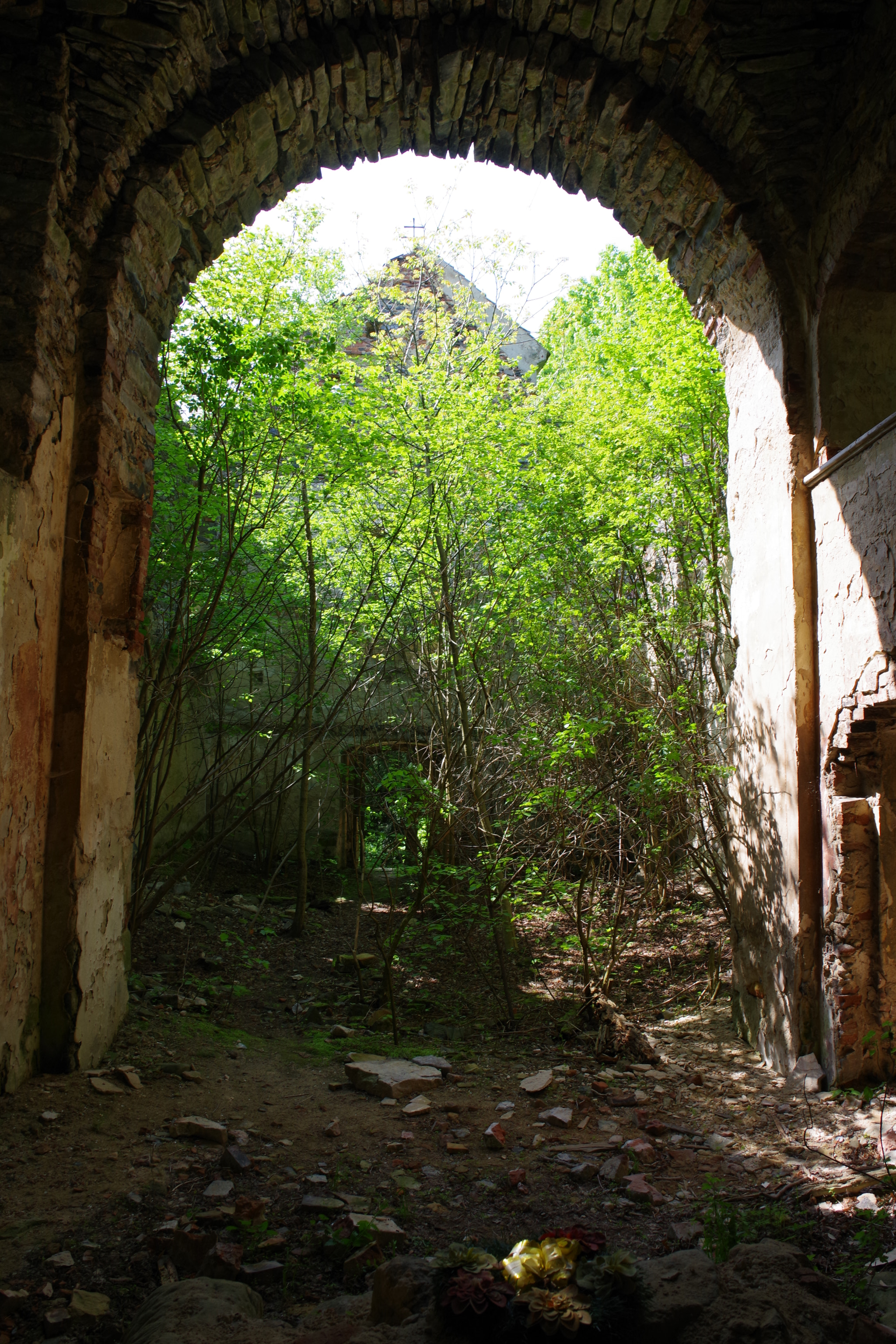 Pentax K-70 sample photo. Abandoned church photography