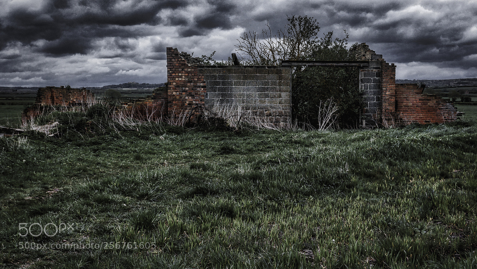 Canon EOS 5D Mark II sample photo. Old farm building photography