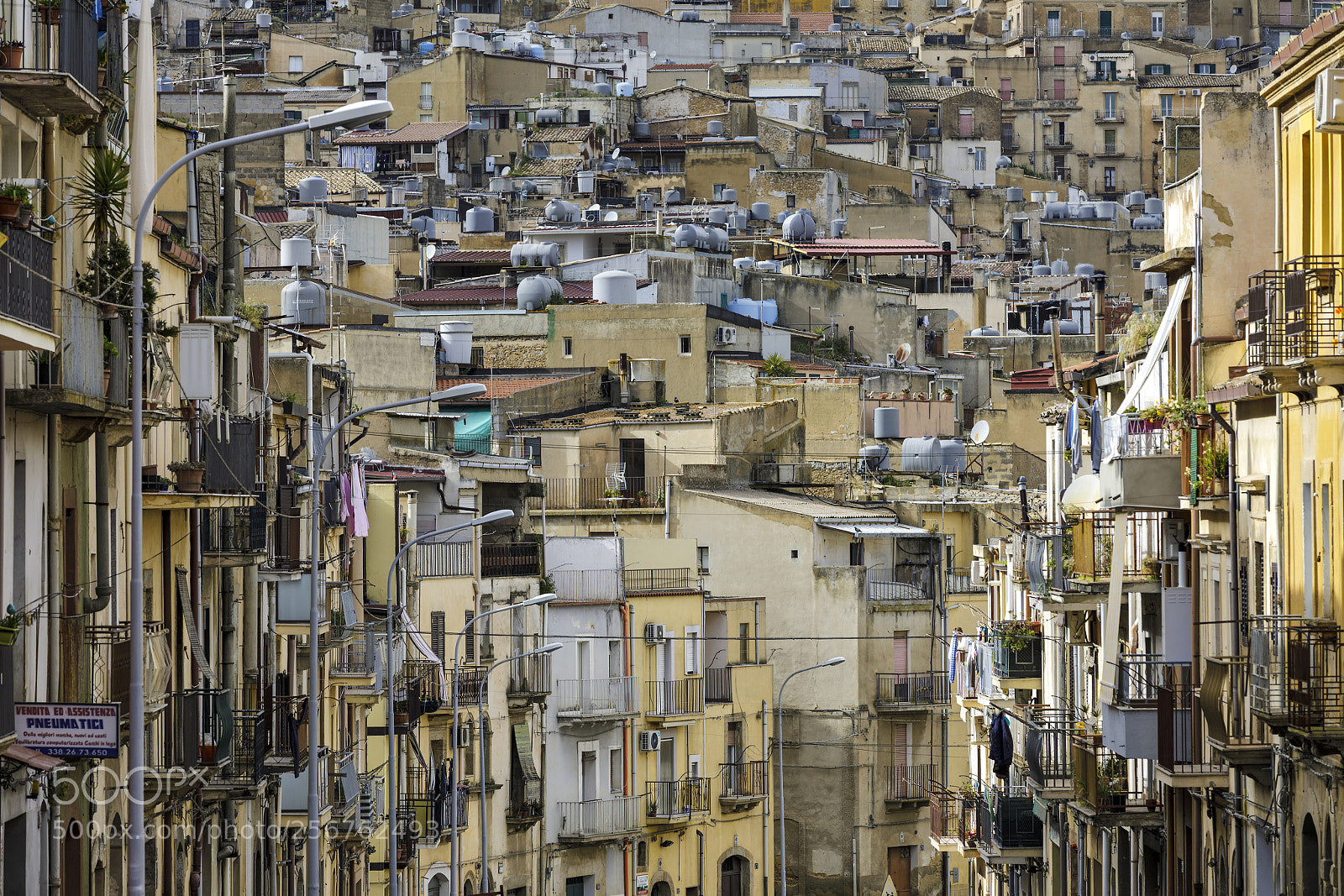 Canon EOS 5D Mark IV sample photo. Densely packed houses photography