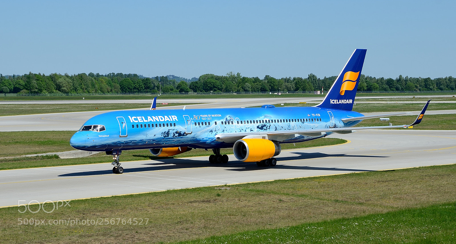 Nikon D7000 sample photo. Icelandair boeing 757 photography