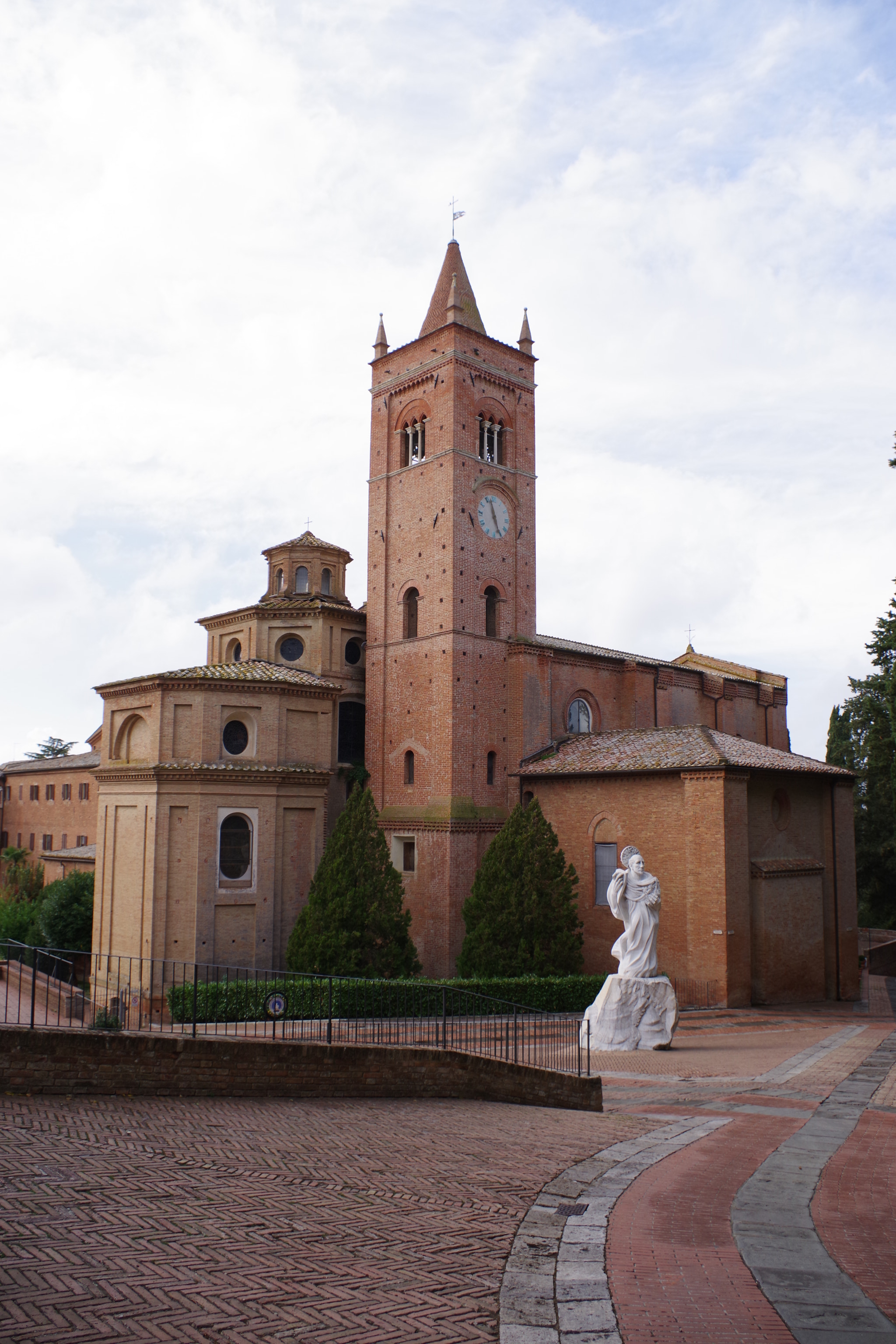 smc PENTAX-DA L 18-50mm F4-5.6 DC WR RE sample photo. Territorial abbey of monte oliveto maggiore photography