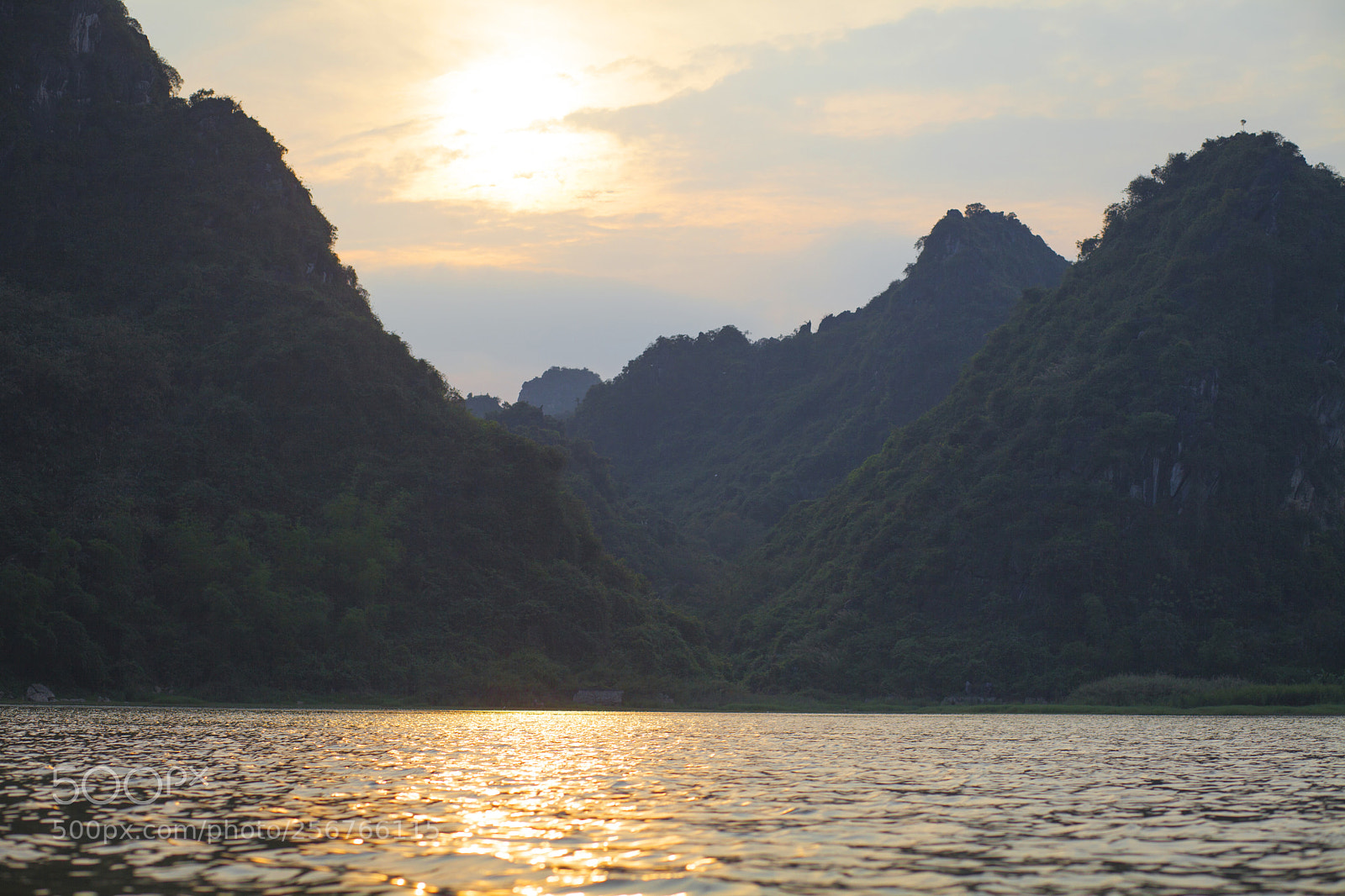 Canon EOS 5D Mark II sample photo. Quan sơn lake photography