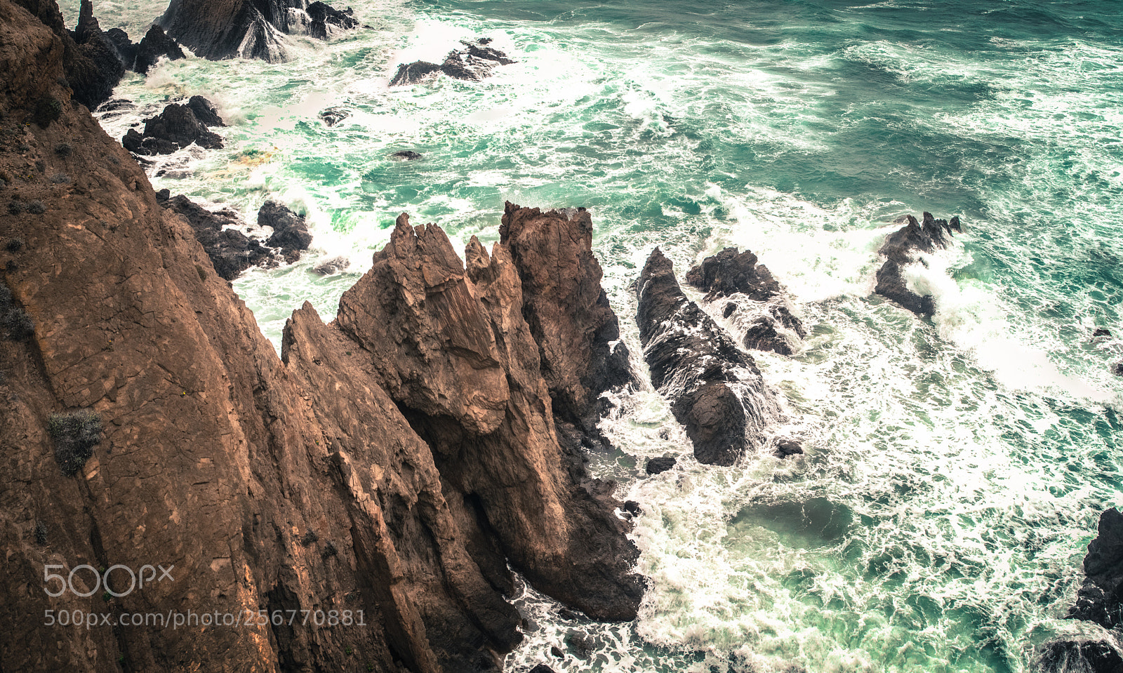 Sony SLT-A37 sample photo. Waves on the rock photography