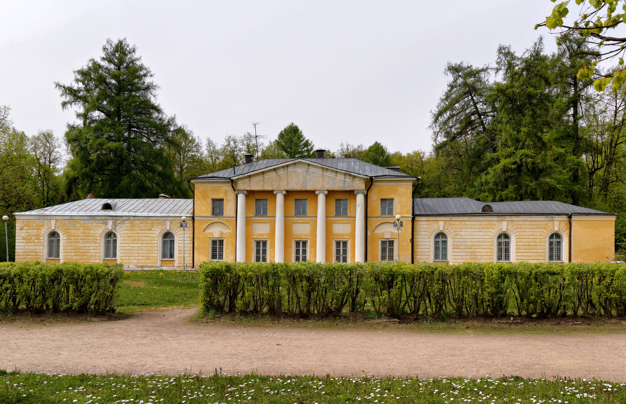 Tamron SP AF 17-50mm F2.8 XR Di II LD Aspherical (IF) sample photo. Arkhangelskoye estate photography