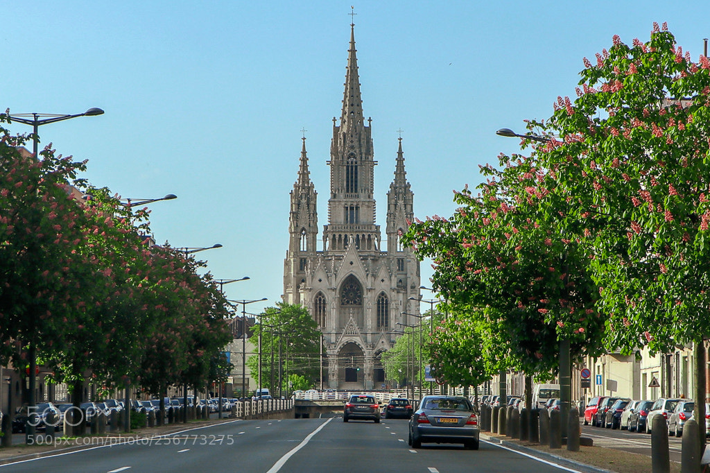 Canon EOS M6 sample photo. Neo-gothic architecture in brussels. photography