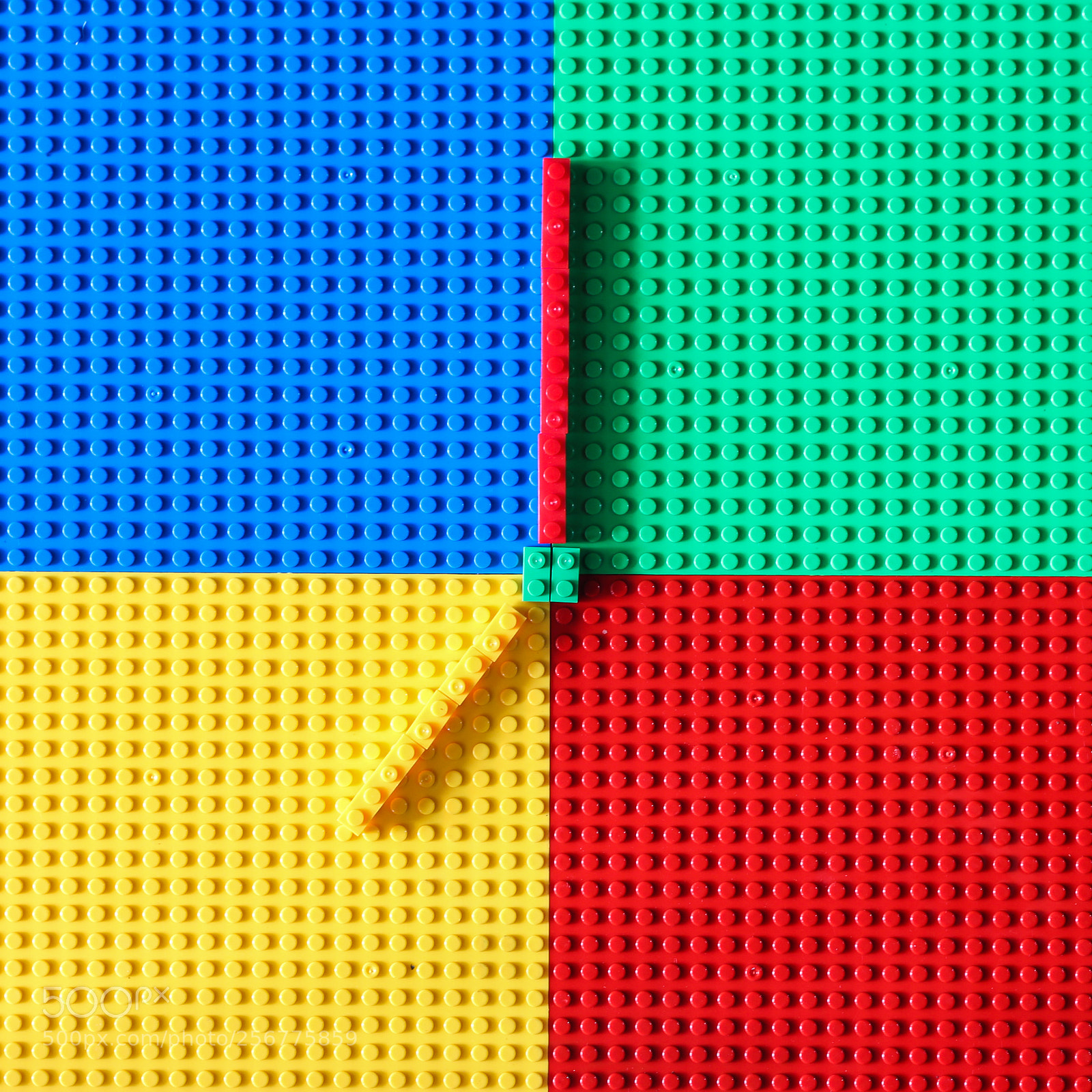 Canon EOS 600D (Rebel EOS T3i / EOS Kiss X5) sample photo. Clock toy construction background photography