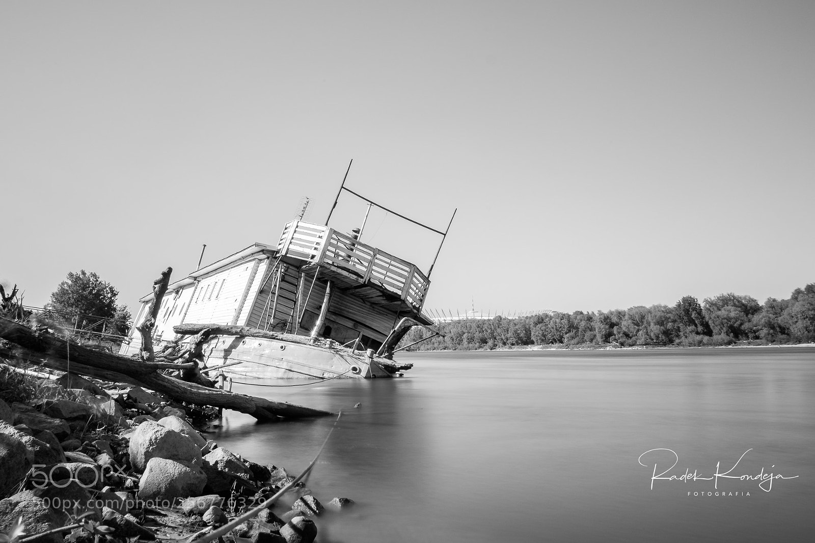 Fujifilm X-T10 sample photo. Shipwreck photography