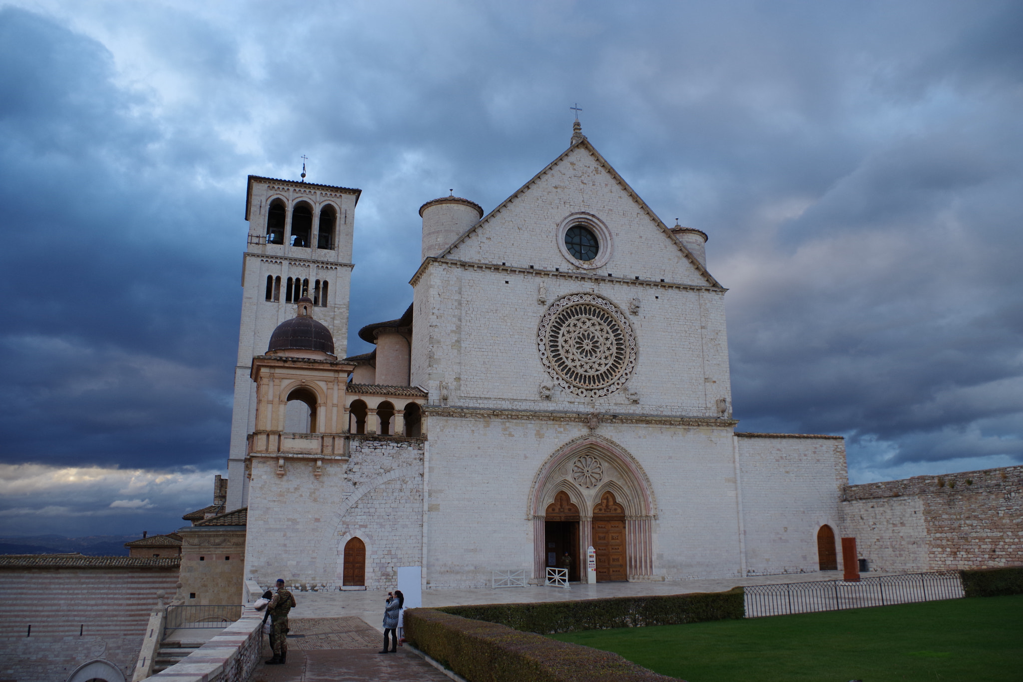 smc PENTAX-DA L 18-50mm F4-5.6 DC WR RE sample photo. Basilica of saint francis before storm photography