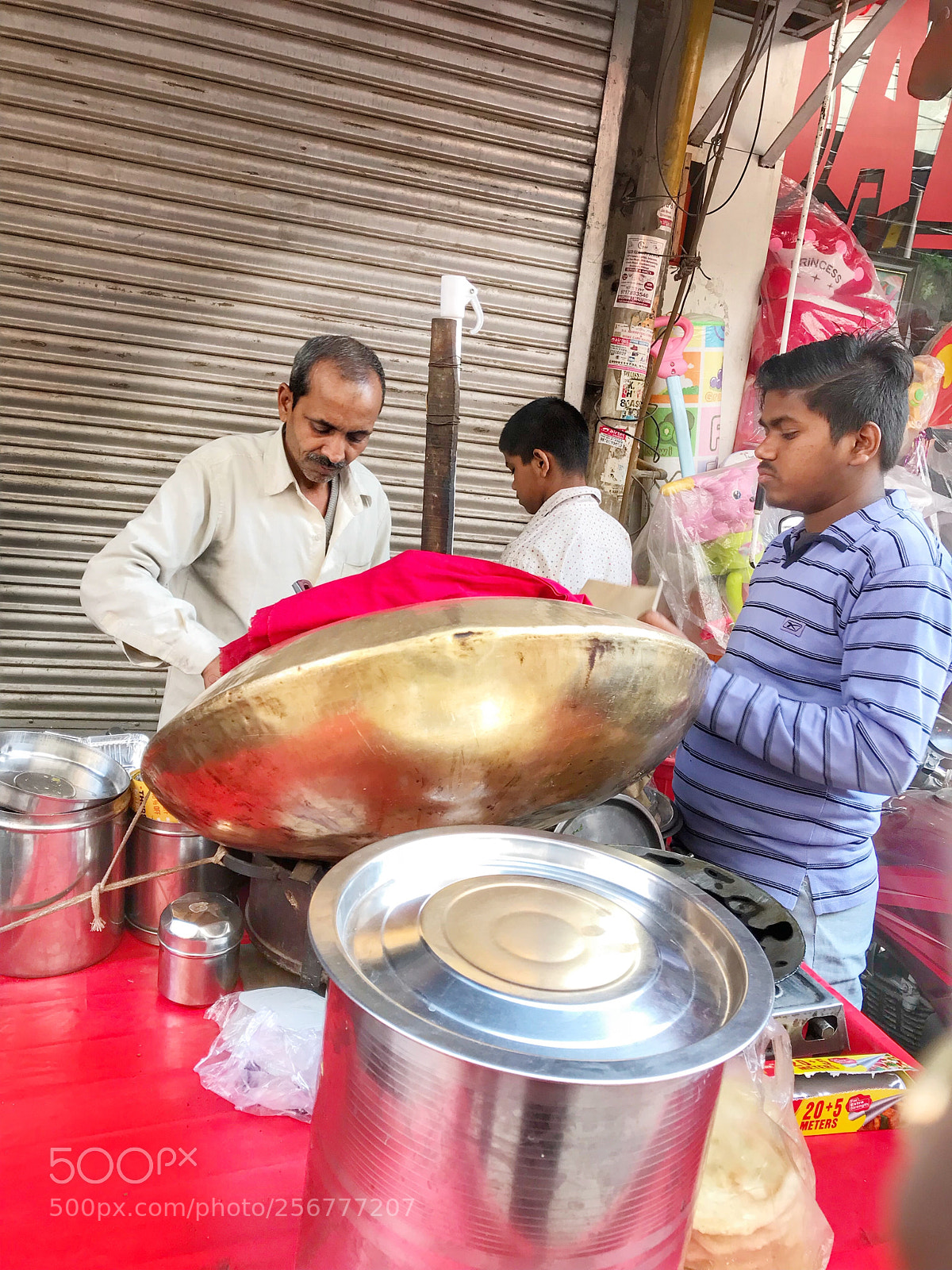 Apple iPhone 7 Plus sample photo. Street vendor  photography