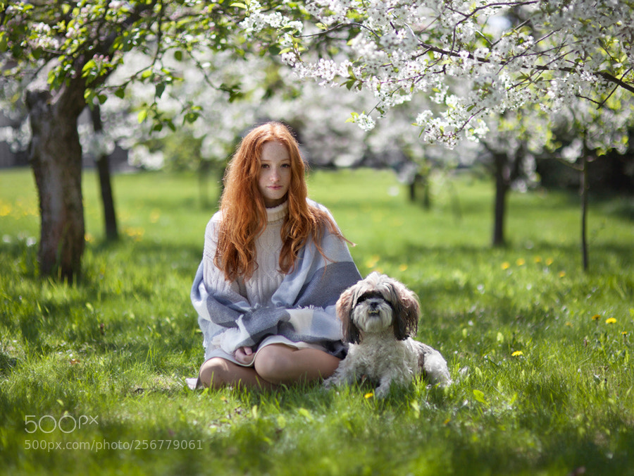 Canon EOS 5D Mark II sample photo. Clara and sofa photography