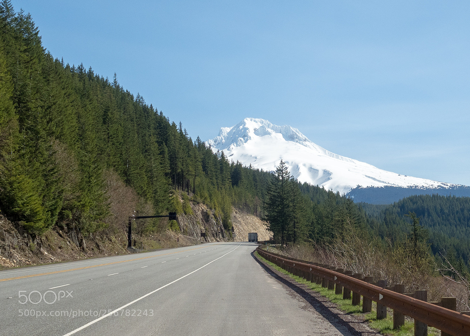 Olympus OM-D E-M5 II sample photo. Mt. hood from highway photography