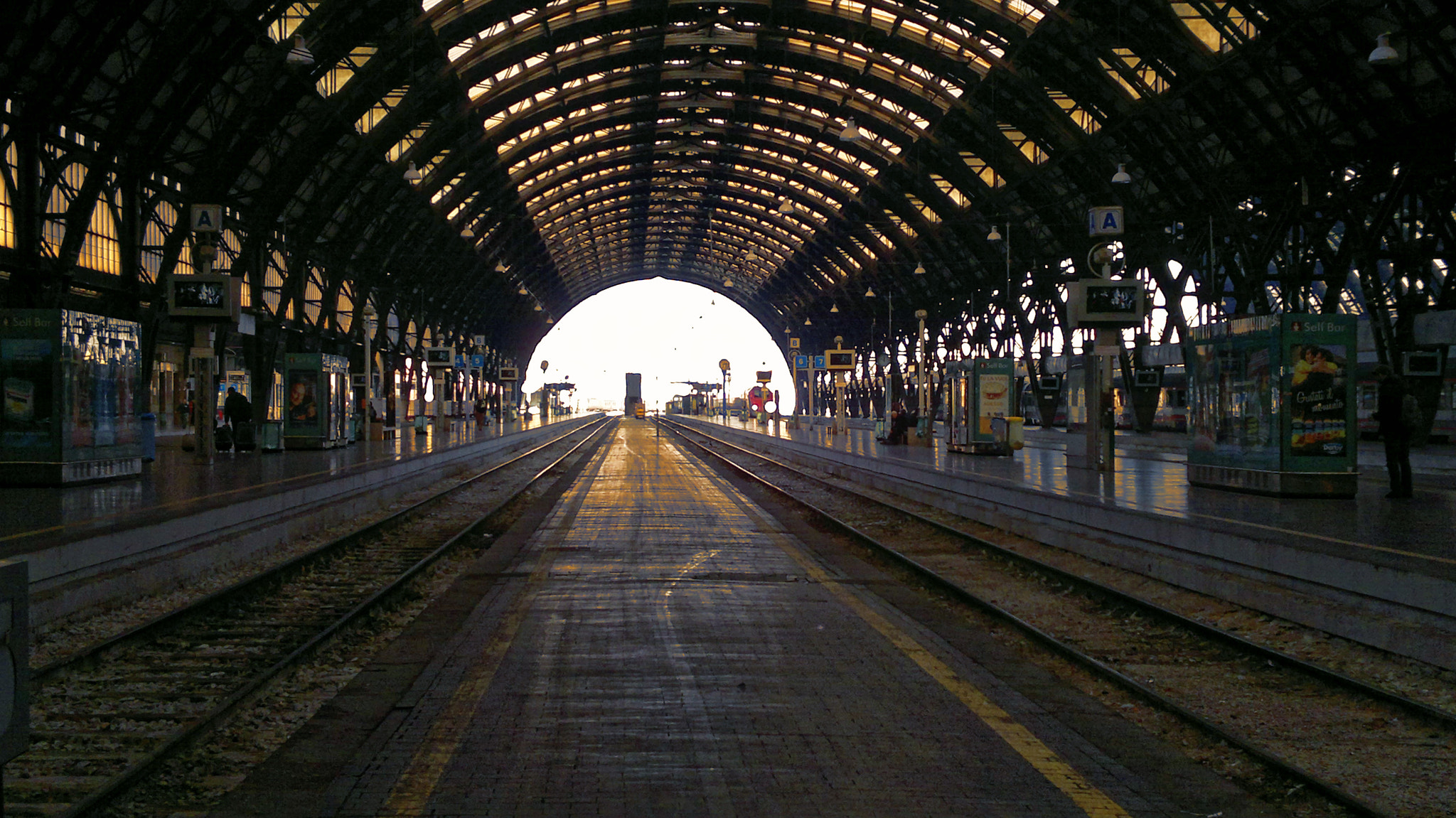 Nokia N8-00 sample photo. Milan central station photography