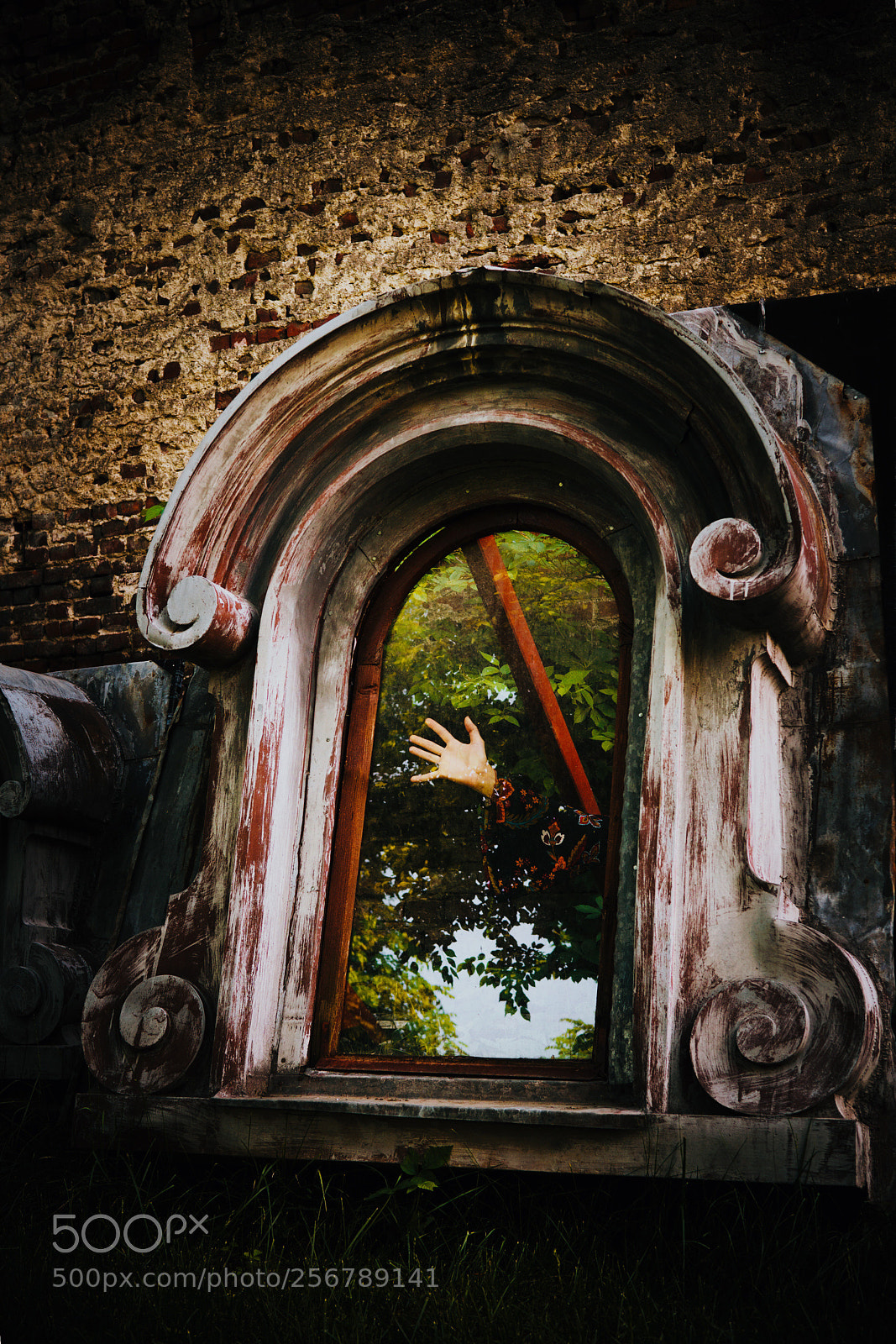 Sony a6000 sample photo. Window from the past photography