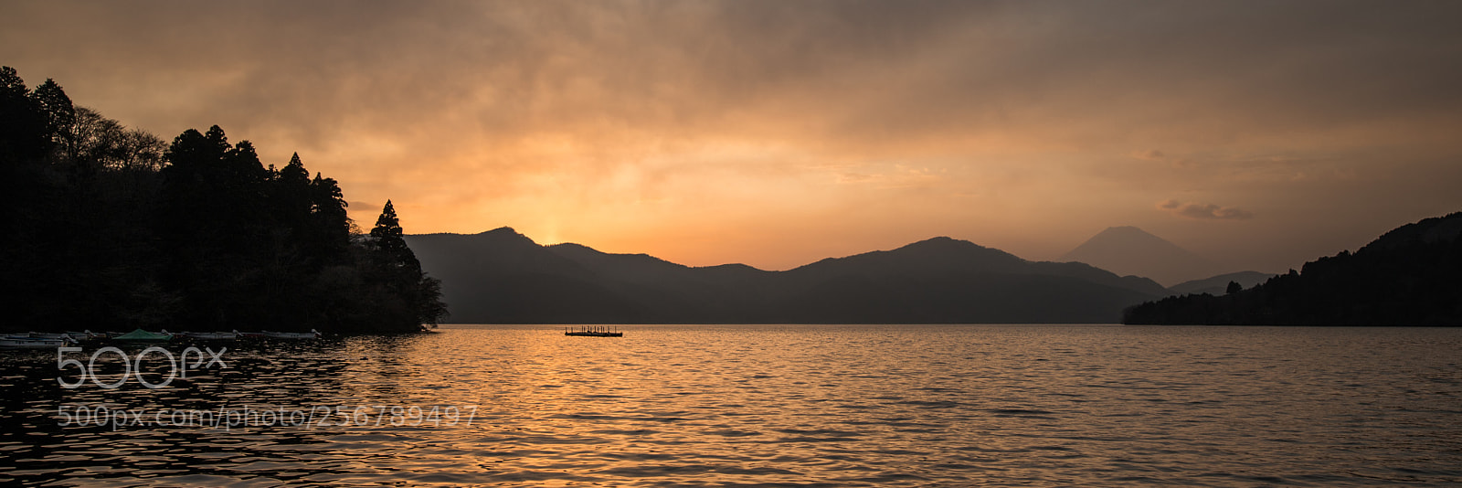 Canon EOS 6D Mark II sample photo. Lake ashi and mount photography