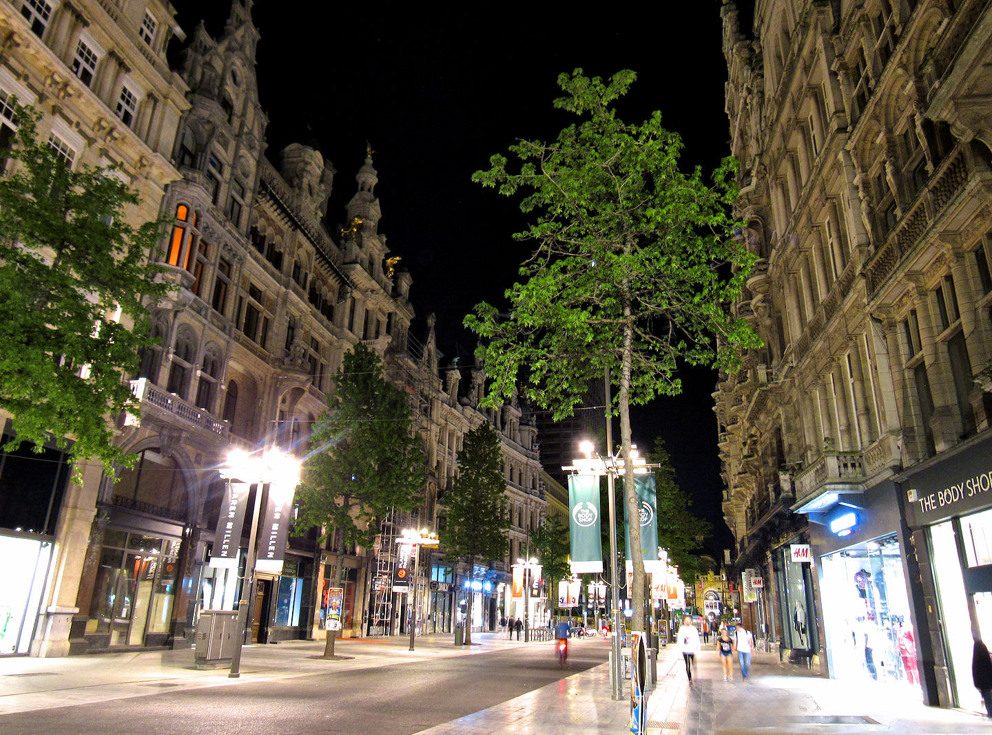 Canon PowerShot SX520 HS sample photo. Antwerp at night photography